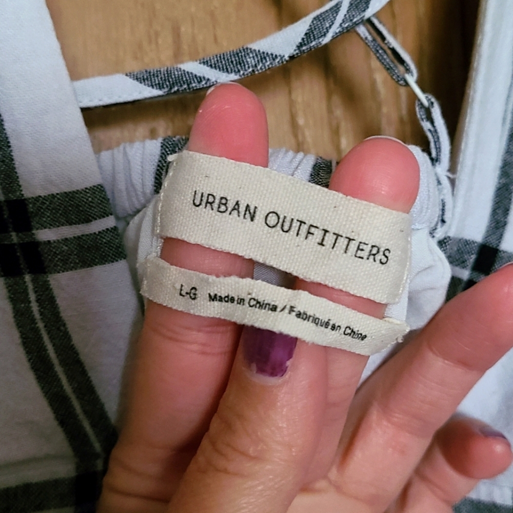 UO Breezy Plunging Linen Mini Dress - Picture 4 of 5